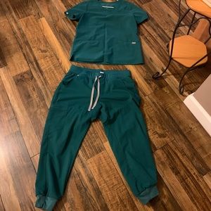 Figs Hunter Green Scrub set